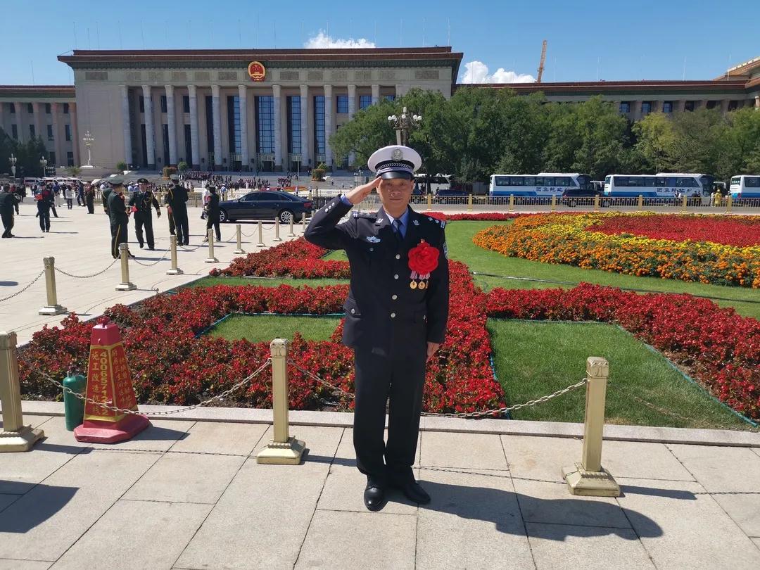 在全国抗击新冠肺炎疫情表彰大会上,这三位上海退役军人获荣誉表彰_基